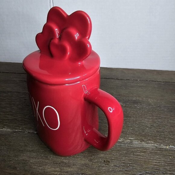 NWT Rae Dunn Artisan XOXO Valentine's Day Red Heart Topper Mug - Picture 2 of 9
